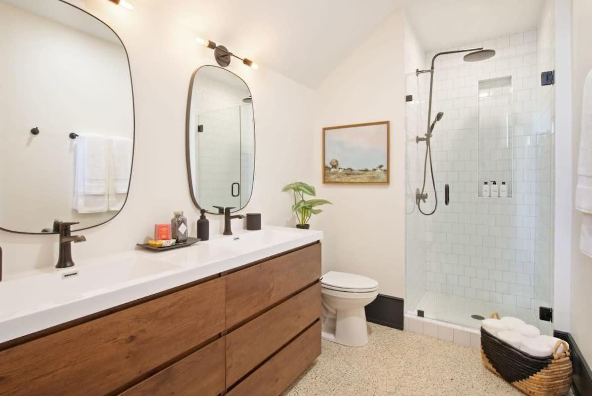 Spacious Nola Combo 2 Units & Shared Pool Holiday home New Orleans