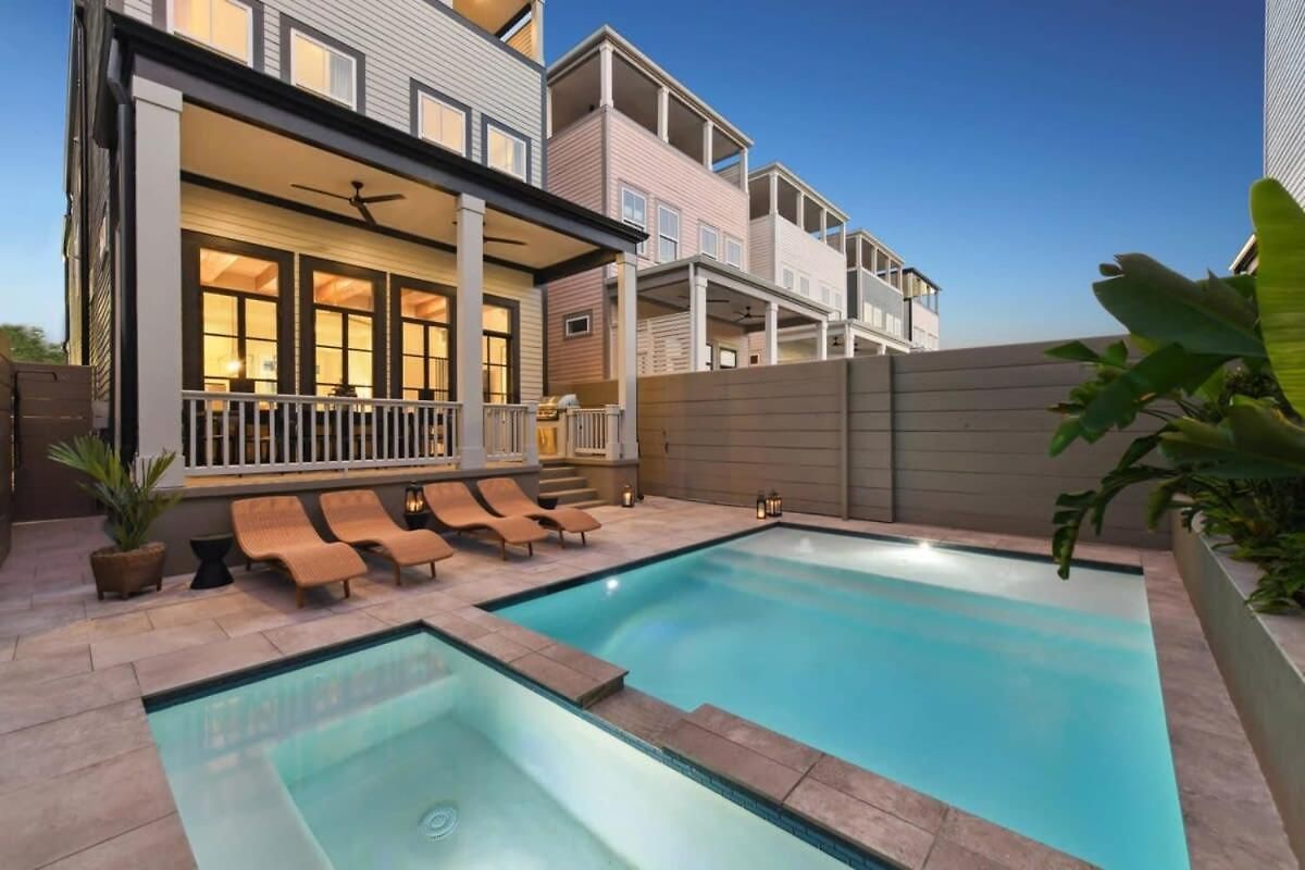 Holiday home New Luxury Heated Pool &