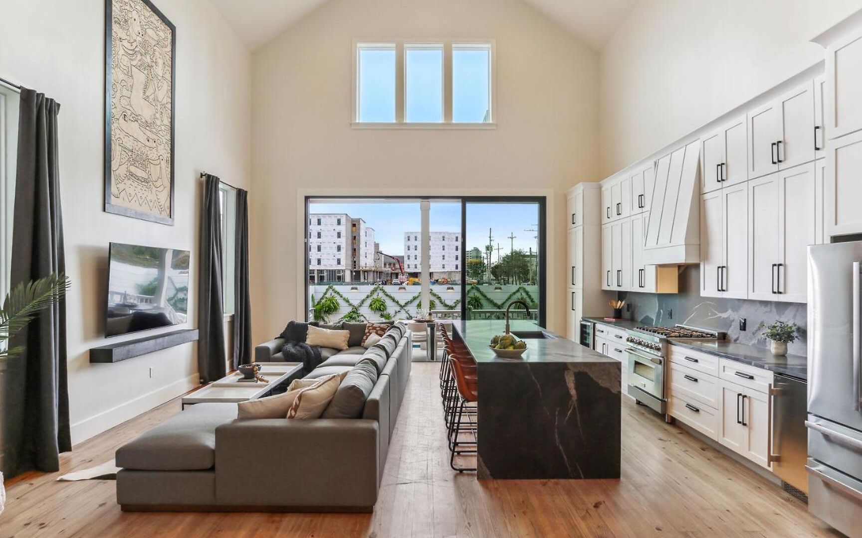 Stylish 7 Bedroom Luxe Heated Pool &