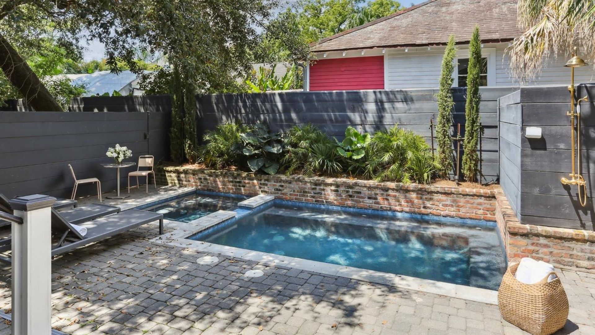 Designer On Magazine Pool And Holiday home New Orleans