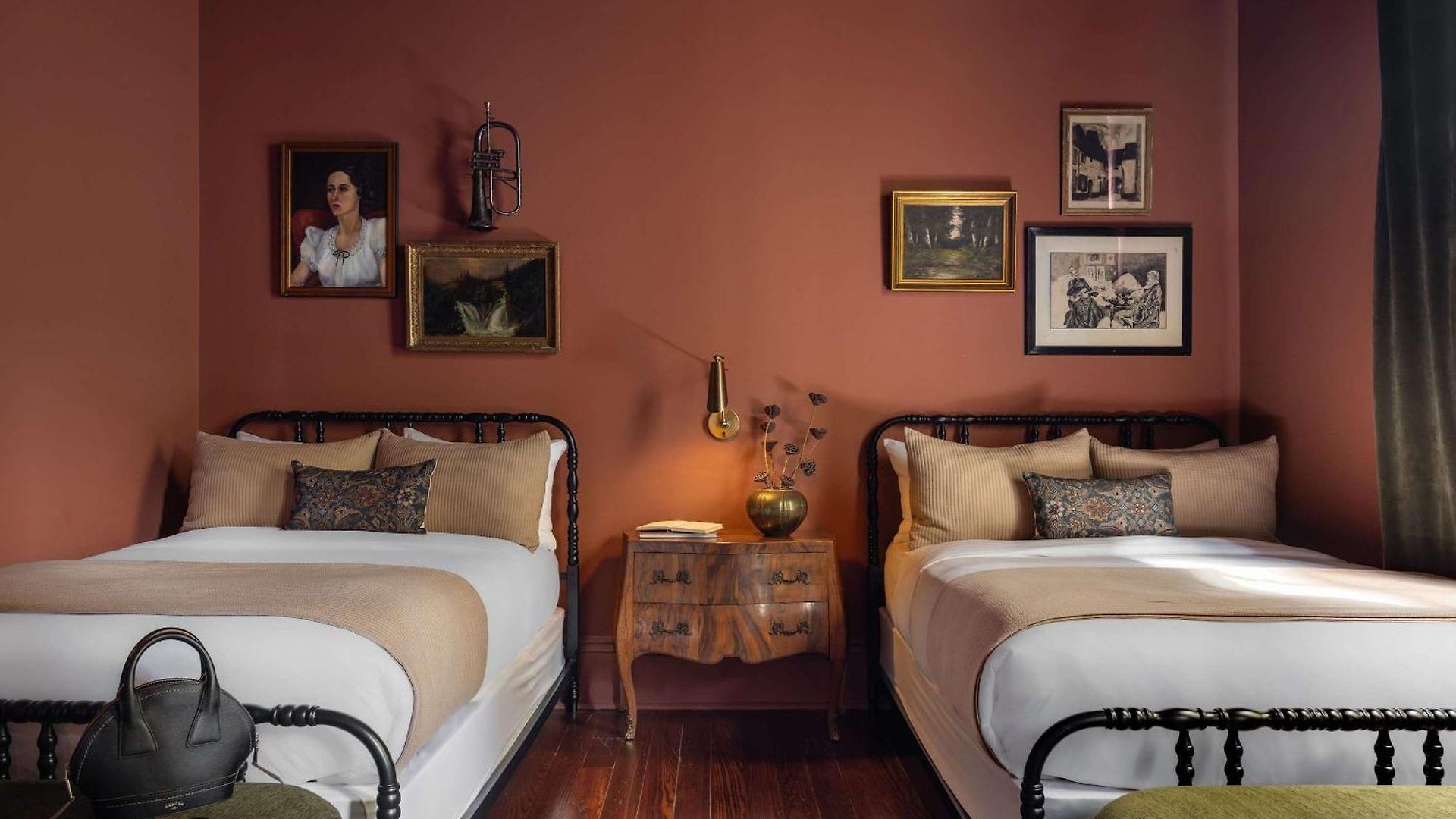 Boutique 9br With Pool Steps From French Q *