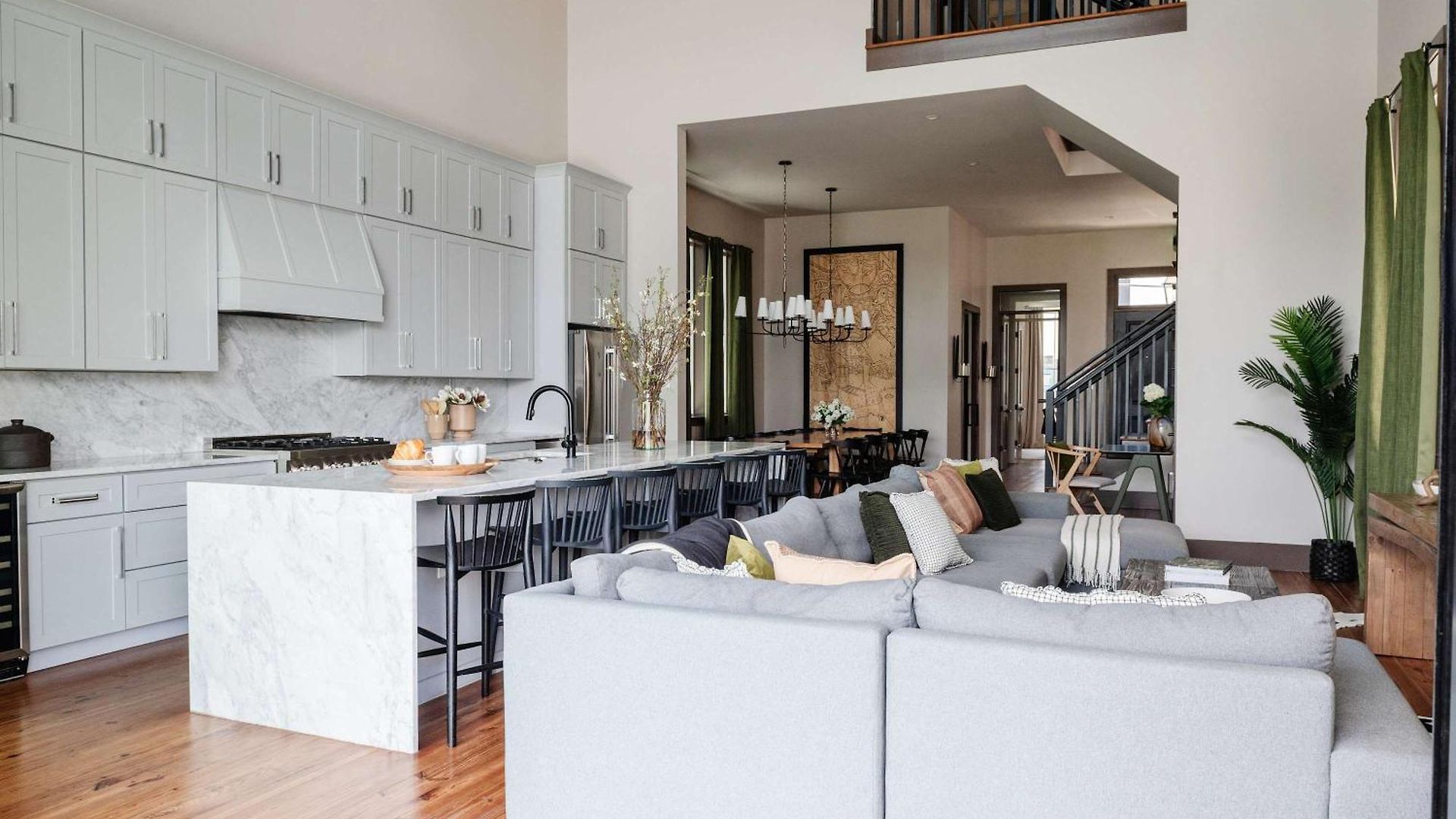 Holiday home 2 Designer Homes 14 Bedrooms Walk To St Charles New Orleans
