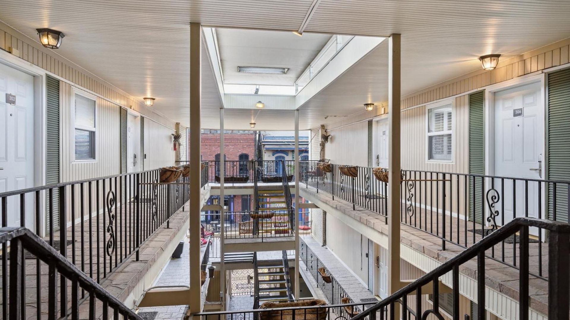 Frenchmen 1br Escape W Pool & Hot Tub Access Aparthotel