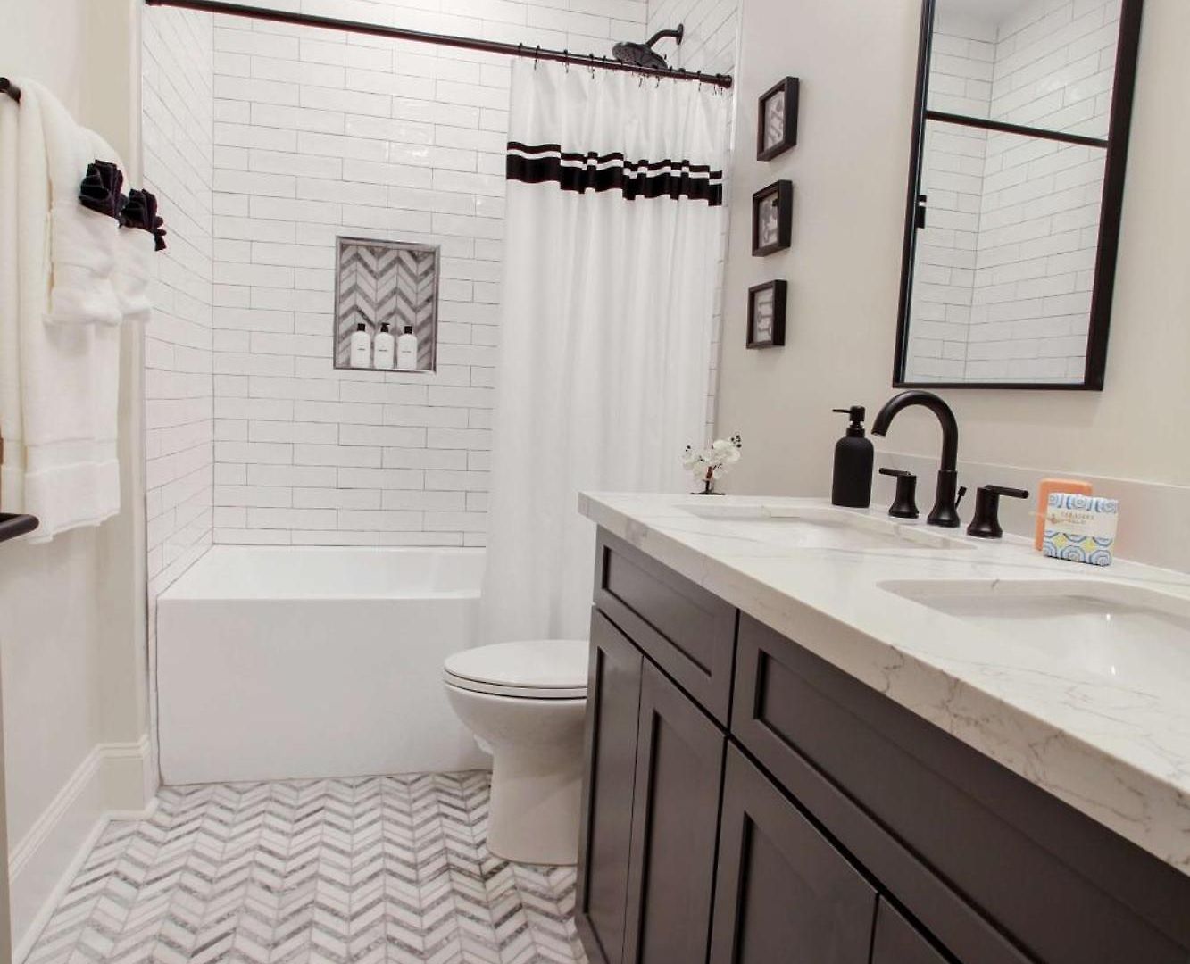 Holiday home Luxe 19br Combo & Private Backyard With Pool *