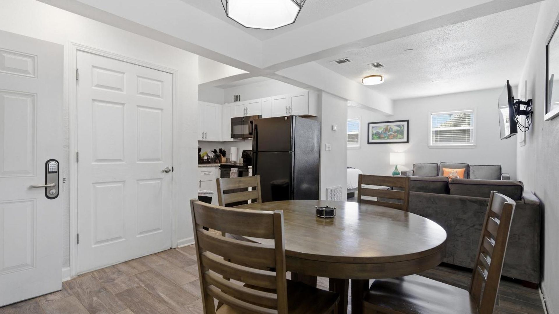 Chic 1br Retreat On Frenchmen Street W Pool Aparthotel