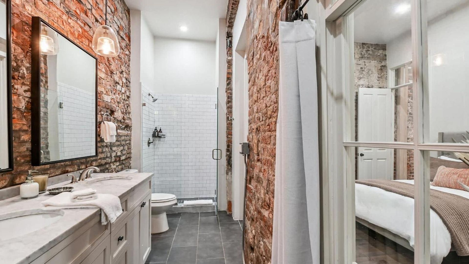 Sleek Historic In The Cbd Apartment *