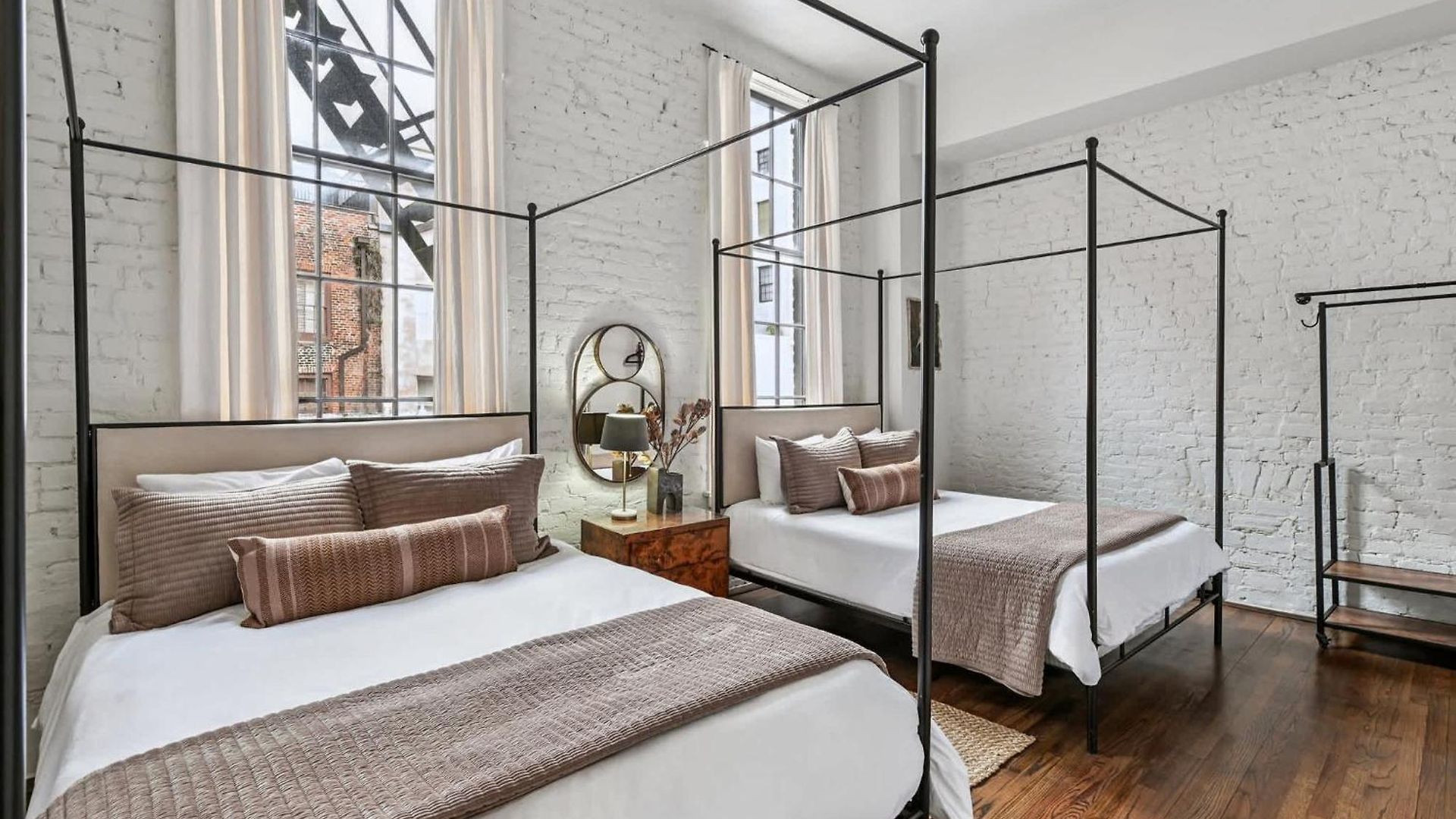 Space & Luxury In Cbd Steps To Fq New Orleans