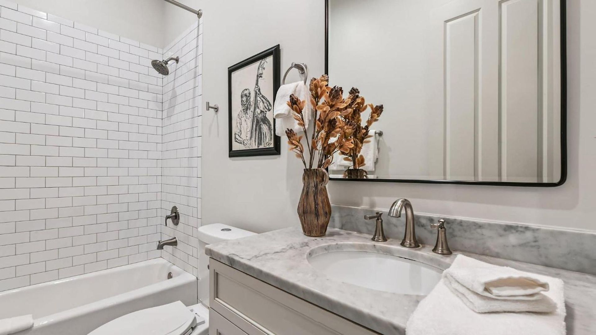 Apartment Sleek Historic In The Cbd *