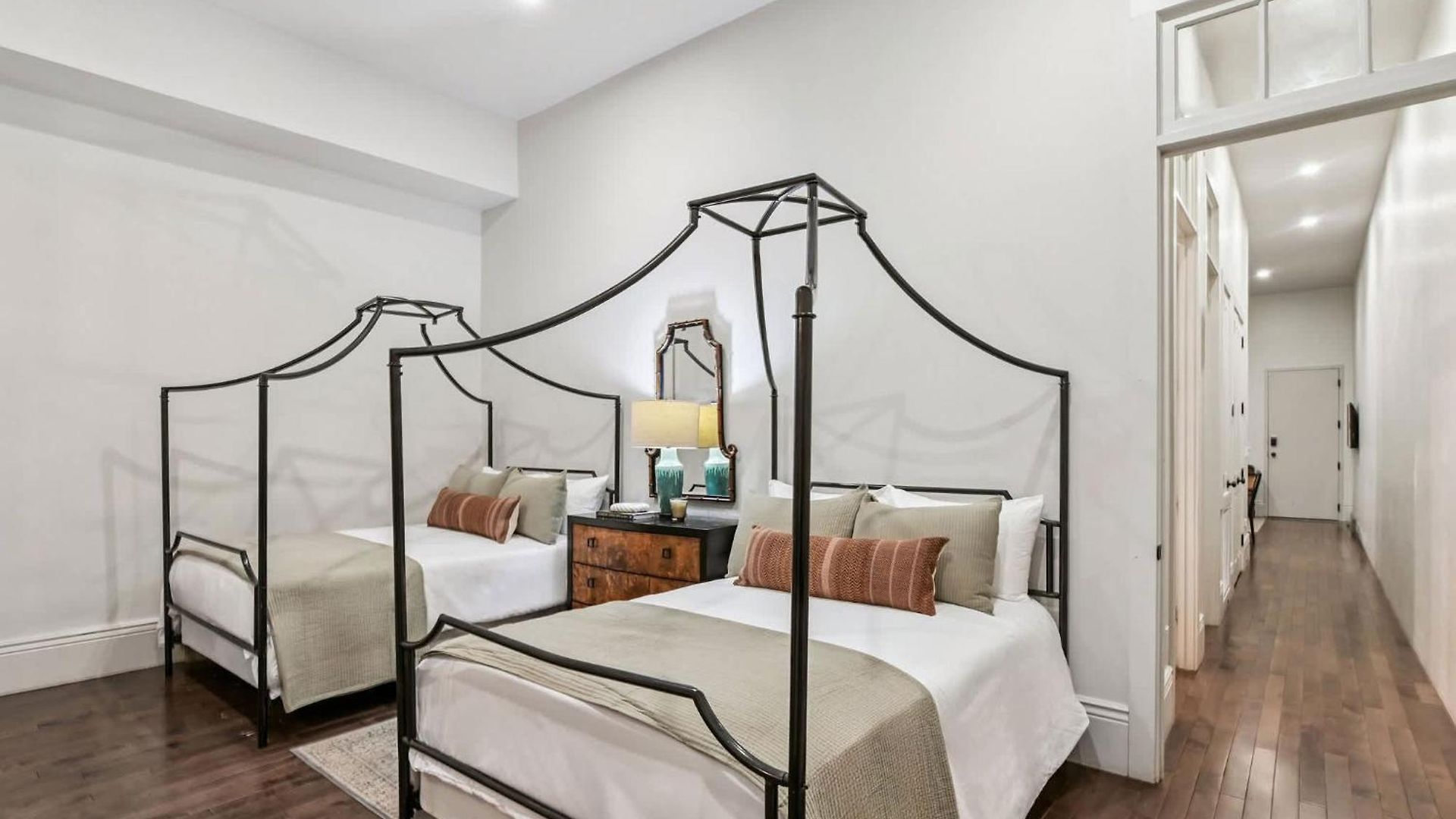 Mega 4 Near French Quarter 8br 8ba Apartment New Orleans