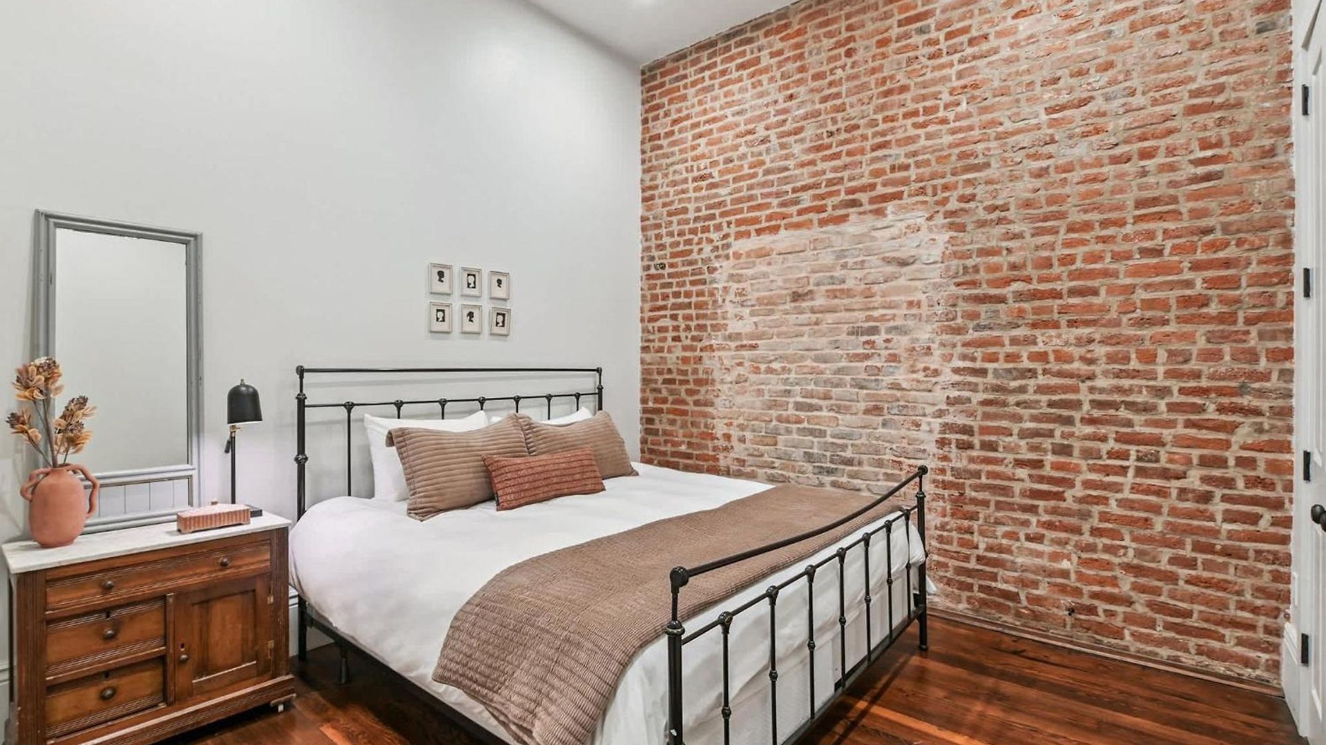 Chic Renovated Fq-casino Apartment