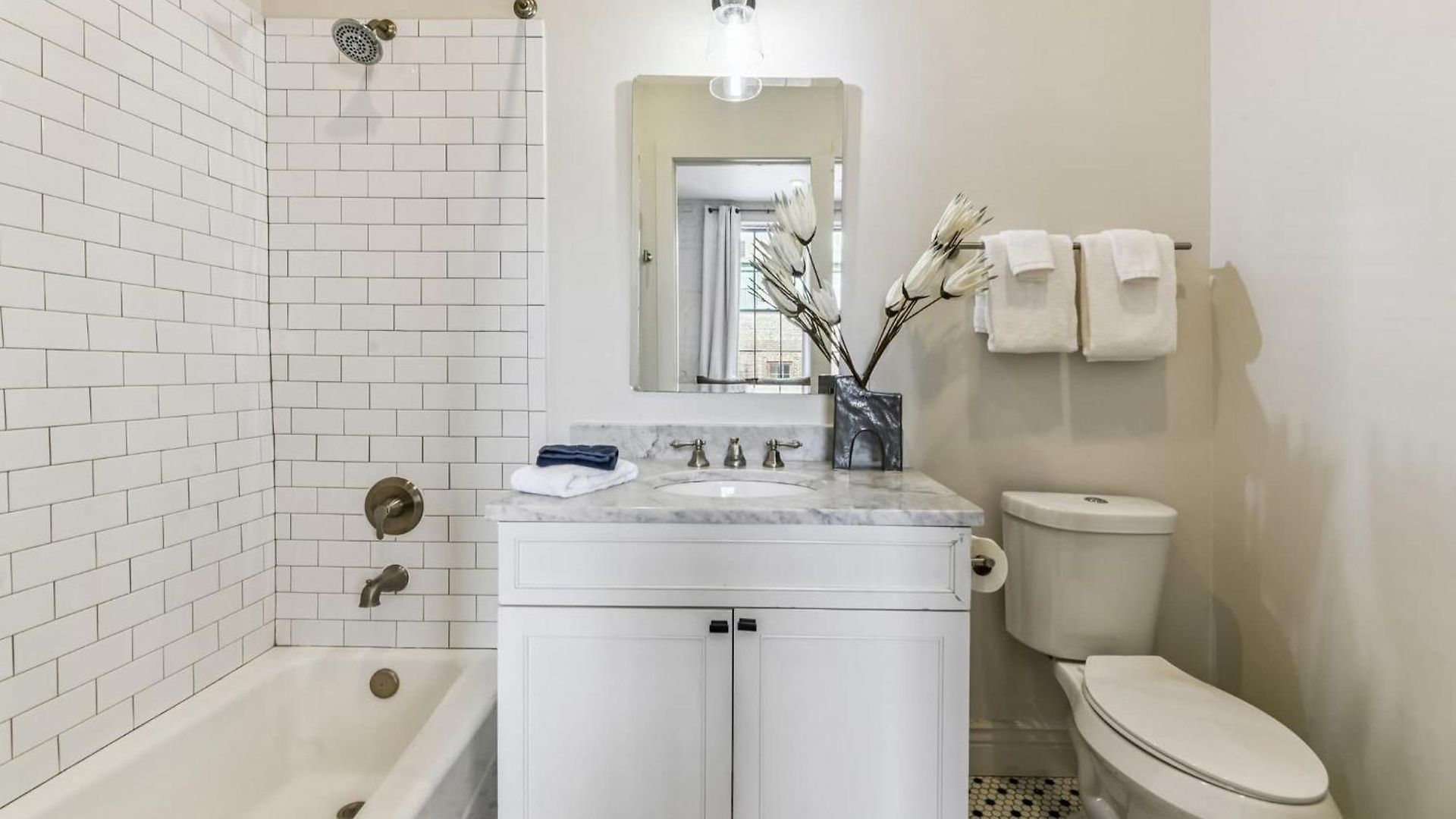 Apartment Grand 4 Combo Near French Quarter 8br 8ba