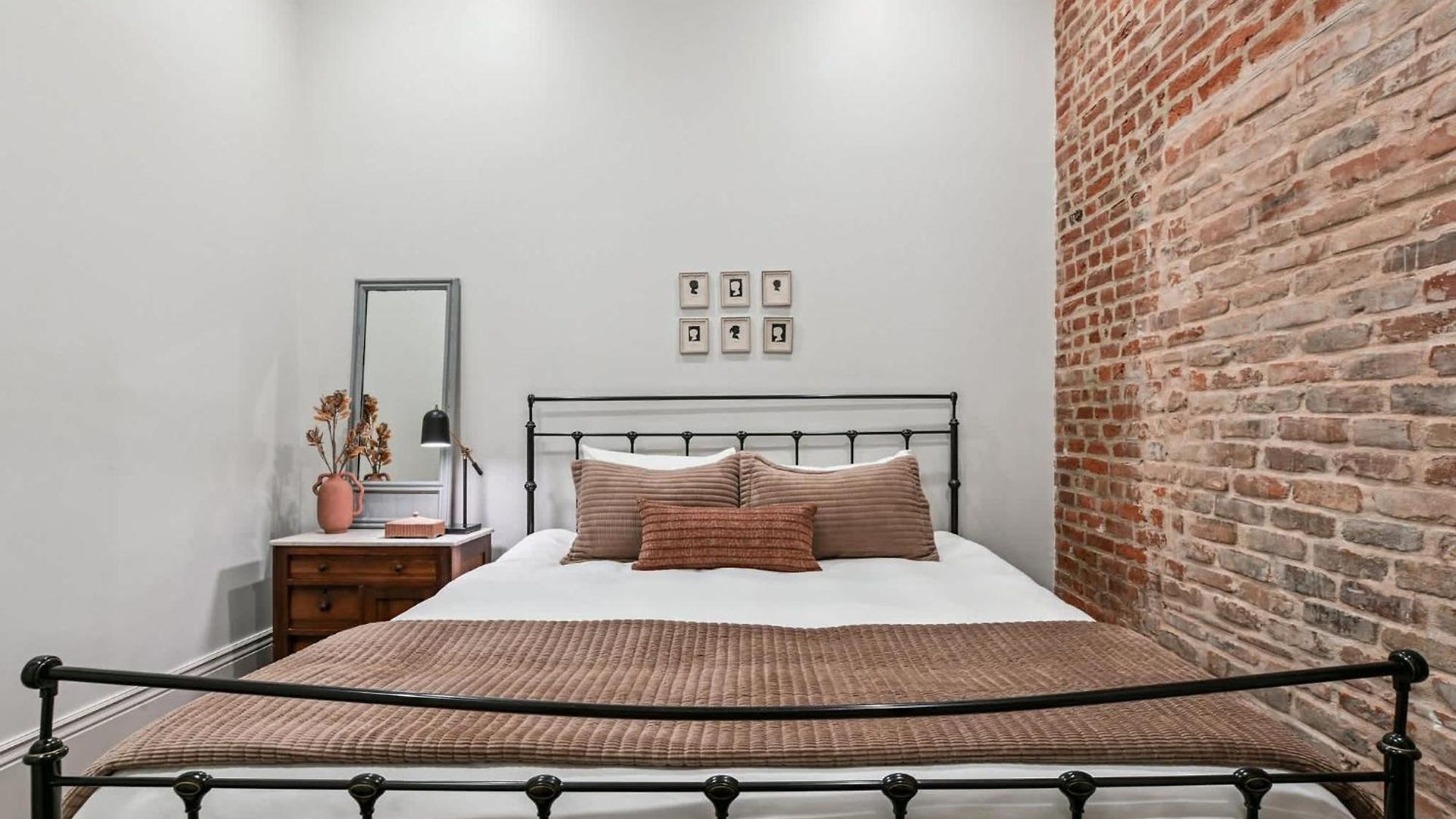 Mega 4 Near French Quarter 8br 8ba Apartment *