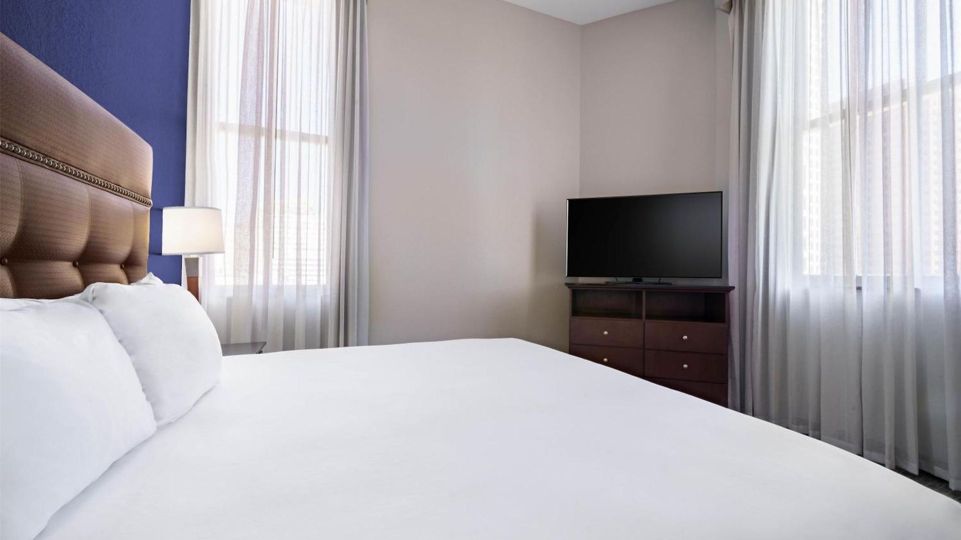 Drury Plaza Hotel 4*