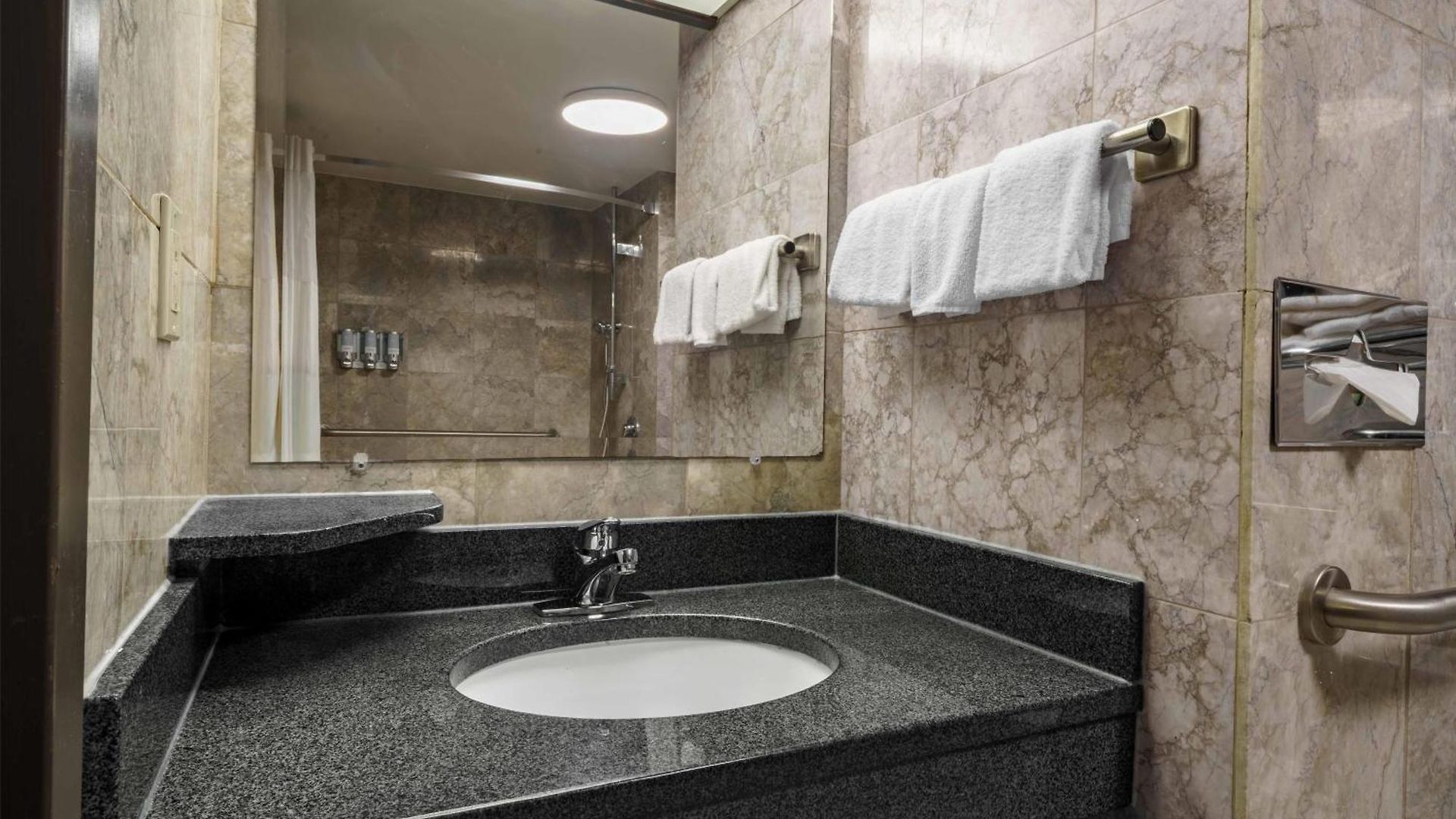 Hotel Drury Plaza 4*