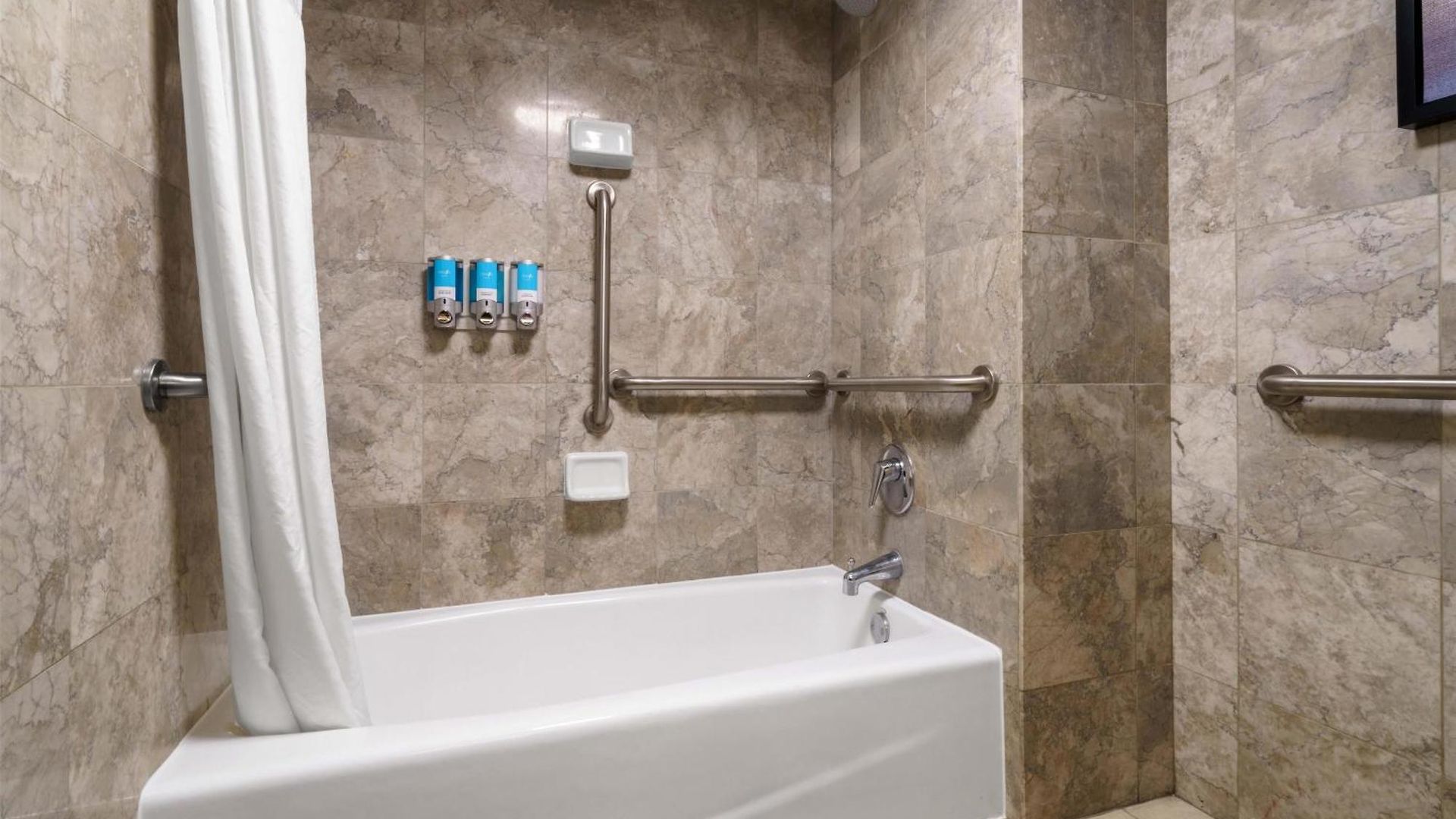 Drury Plaza Hotel 4*
