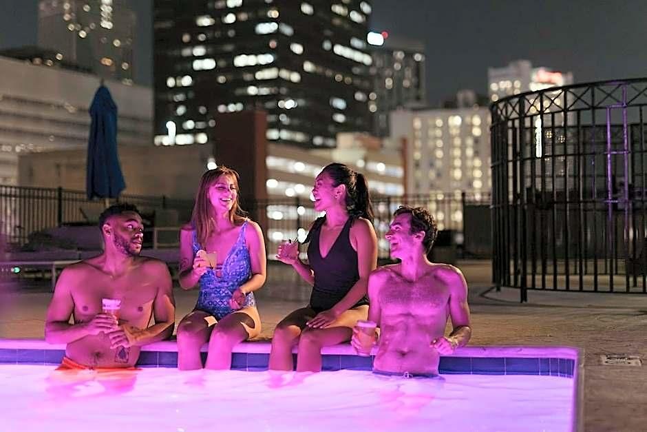 Hotel Renaissance Arts Warehouse District 4*