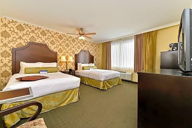 St Charles Inn, Superior Hotel