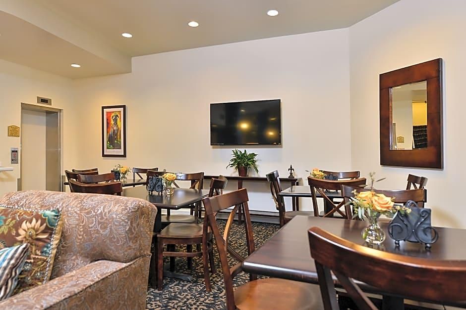 St Charles Inn, Superior Hotel