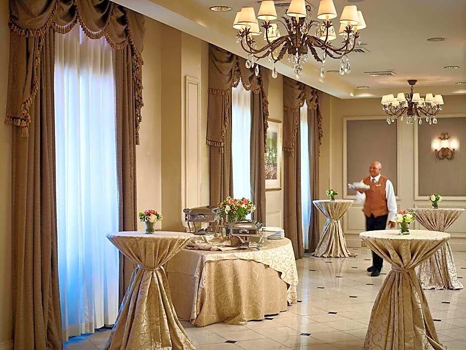 The Royal Sonesta Hotel 5*