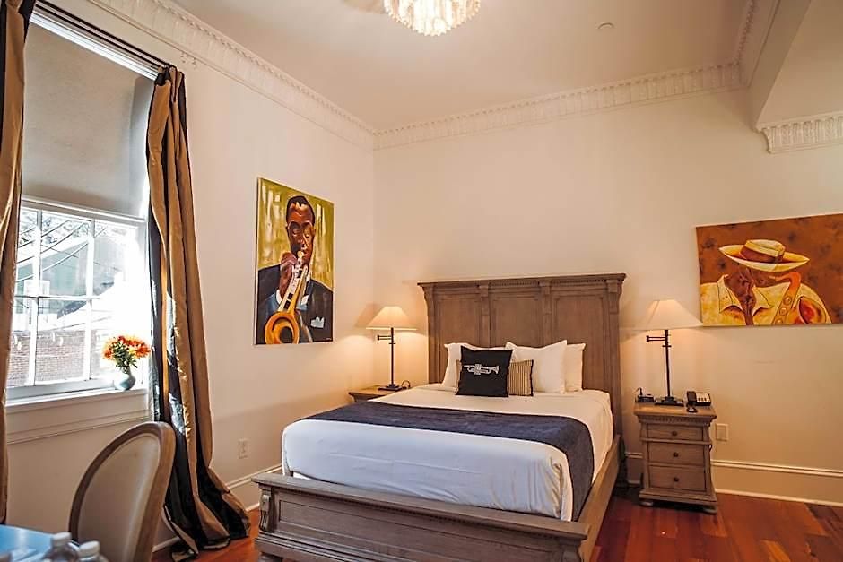 Royal Frenchmen And Bar Hotel 4*