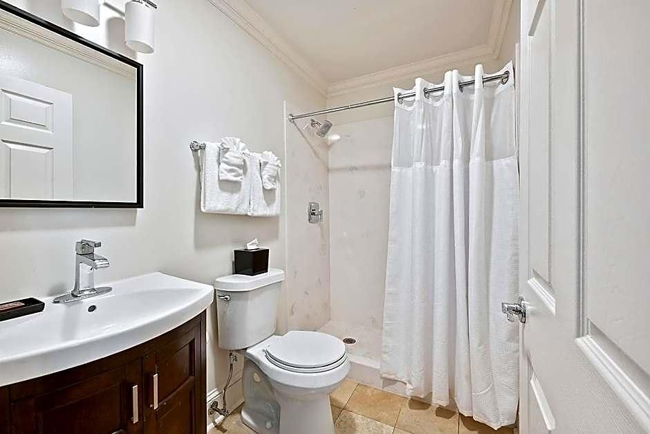 The Carriage House On St Charles Hotel New Orleans
