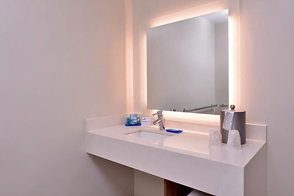 Express - Arts District By Ihg Hotel 3*