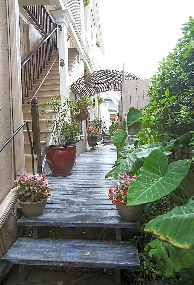 Fleur De Lis Mansion Bed & Breakfast 4*