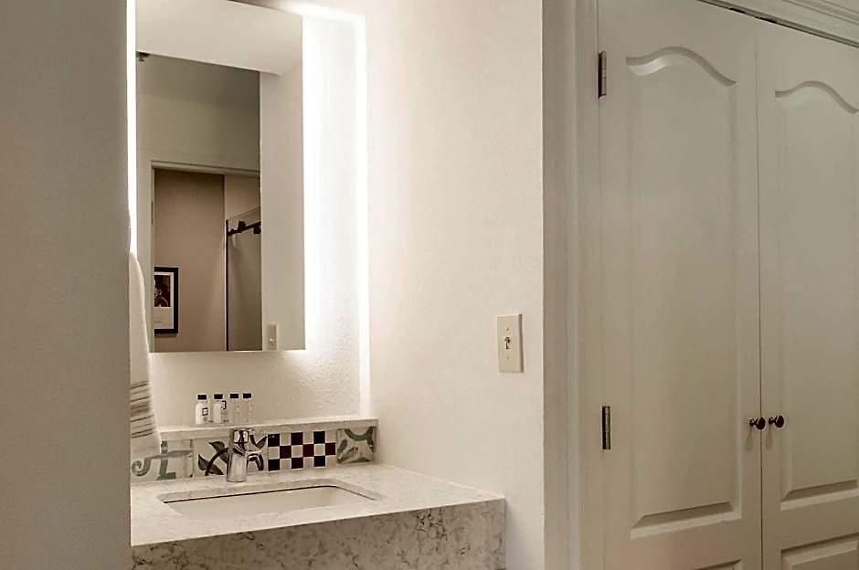 Hotel St Charles Coach House, An Ascend Collection 5*