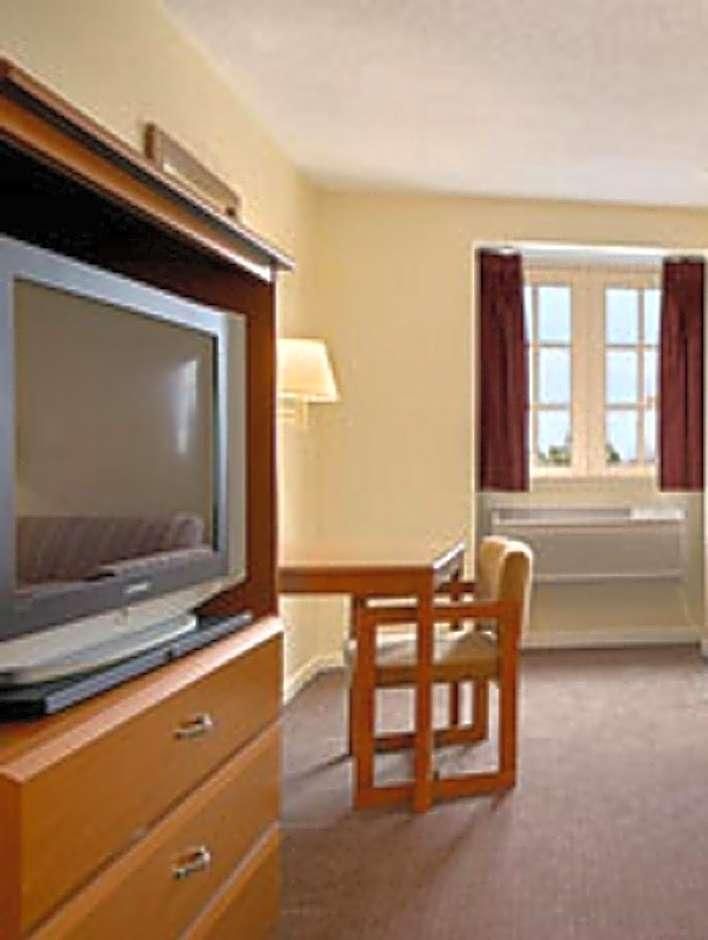 Hotel Super 8 By Wyndham 2*