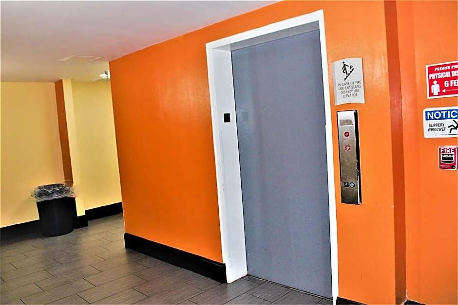 Quality I-10 East Hotel 3*