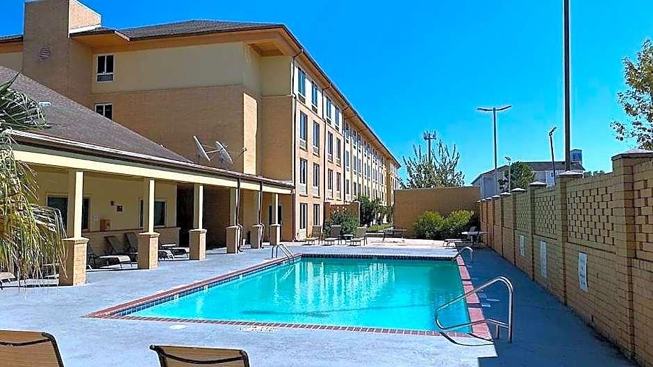 Quality I-10 East Hotel 3*