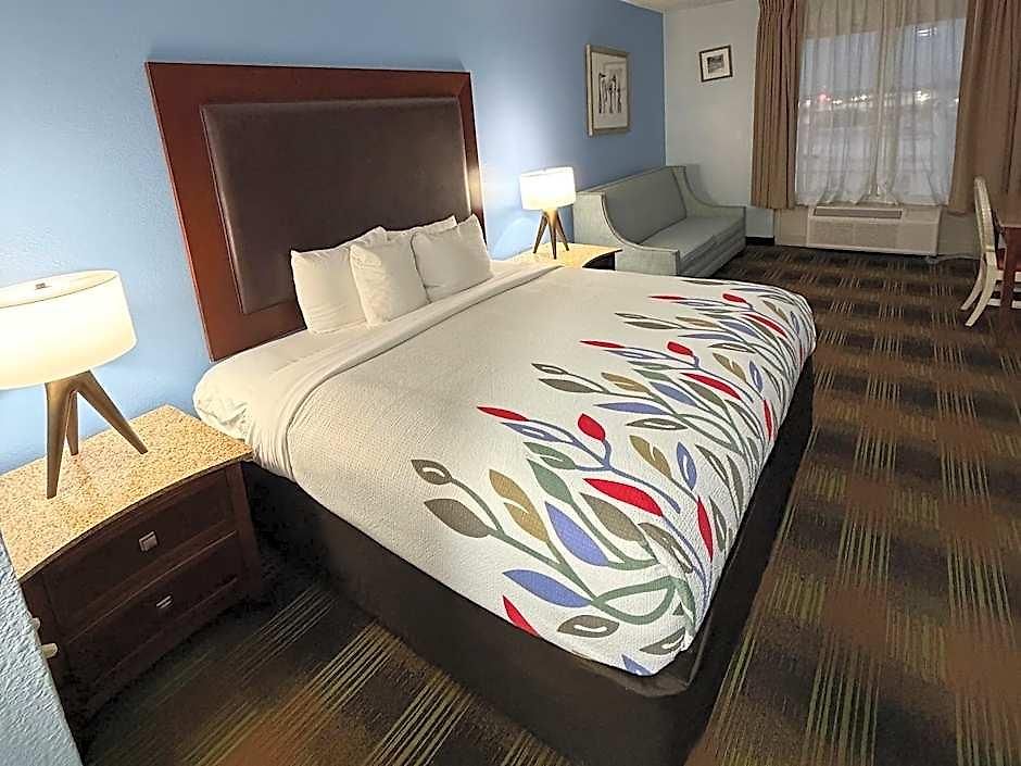 Quality I-10 East Hotel 3*