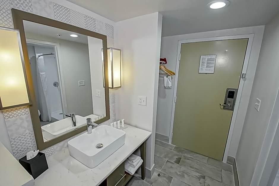 Country & By Radisson, I-10 East, La Hotel New Orleans