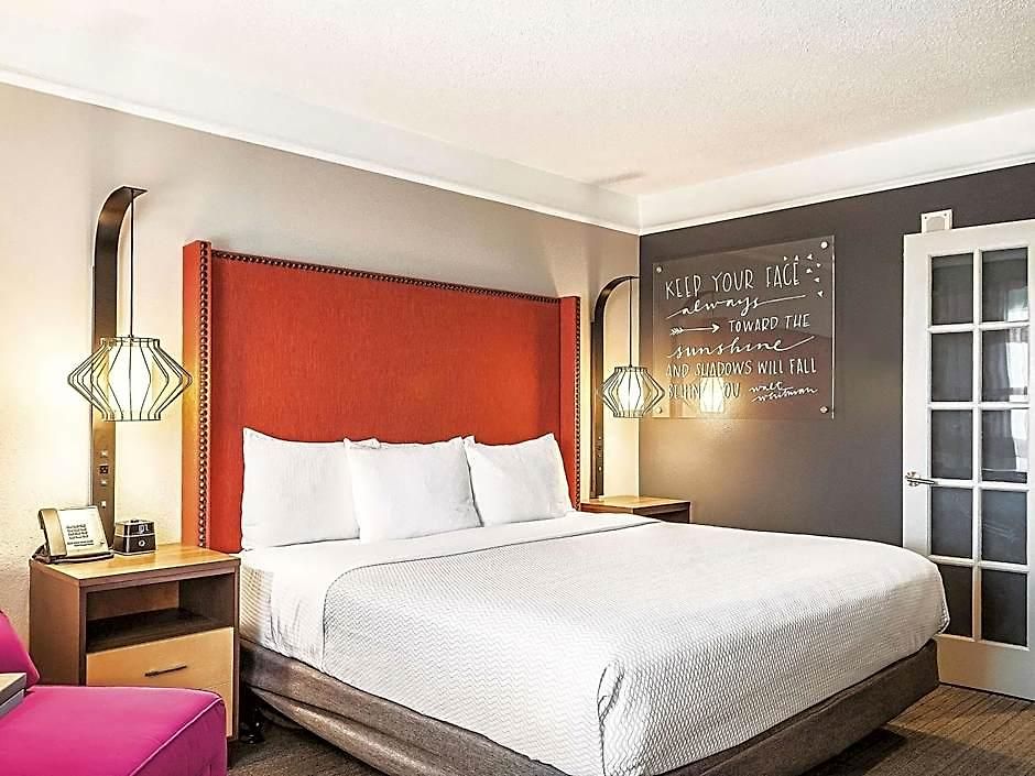 Hotel La Quinta & By Wyndham Downtown