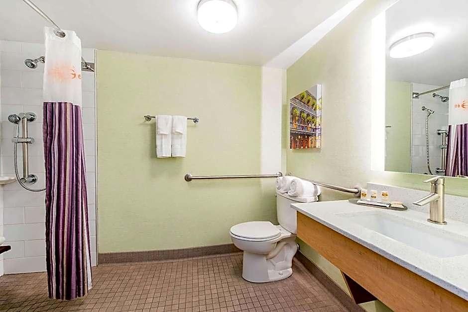 La Quinta & By Wyndham Downtown