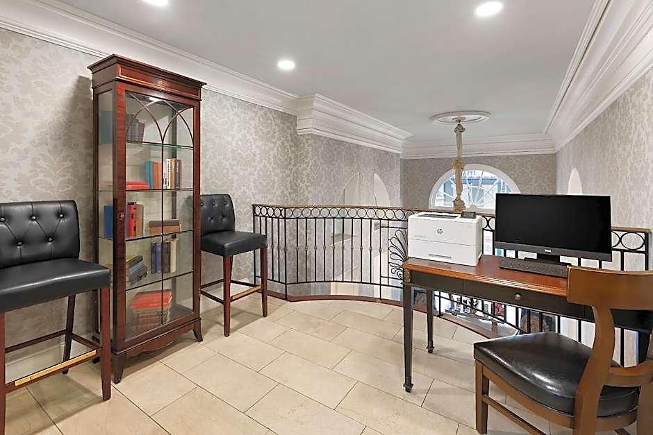 The Lafayette By Kasa Living 3*