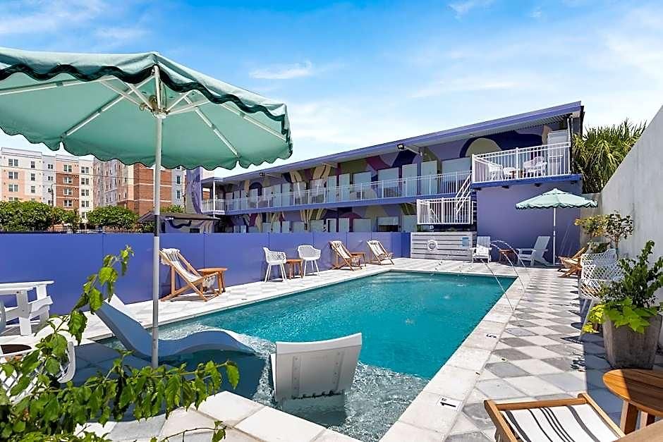 The Iris Hotel *