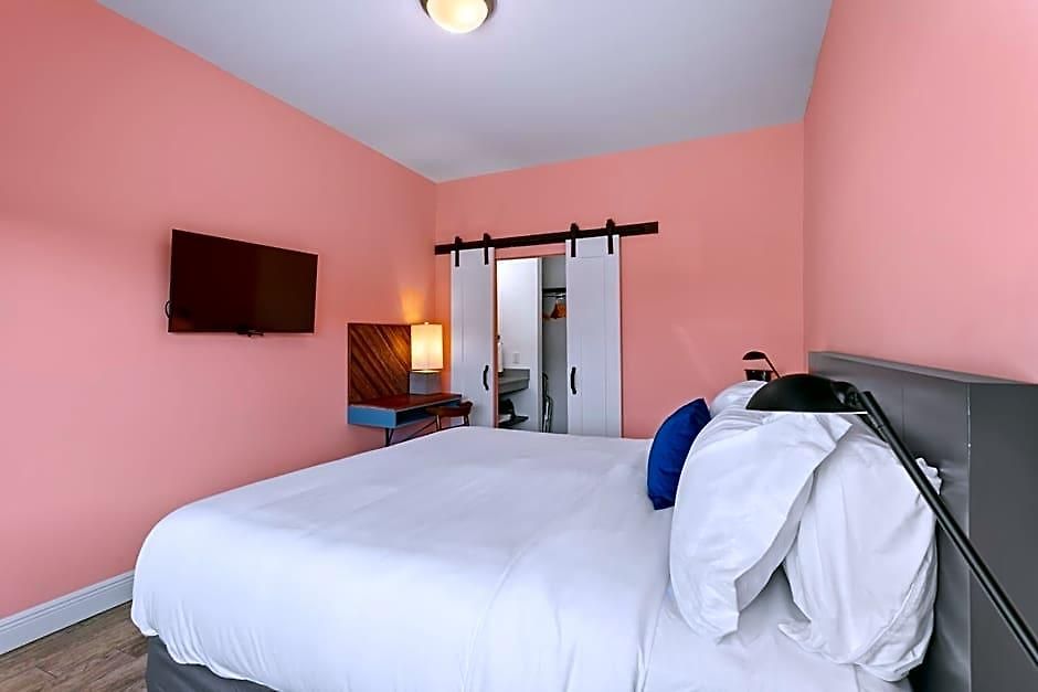 The Iris Hotel New Orleans