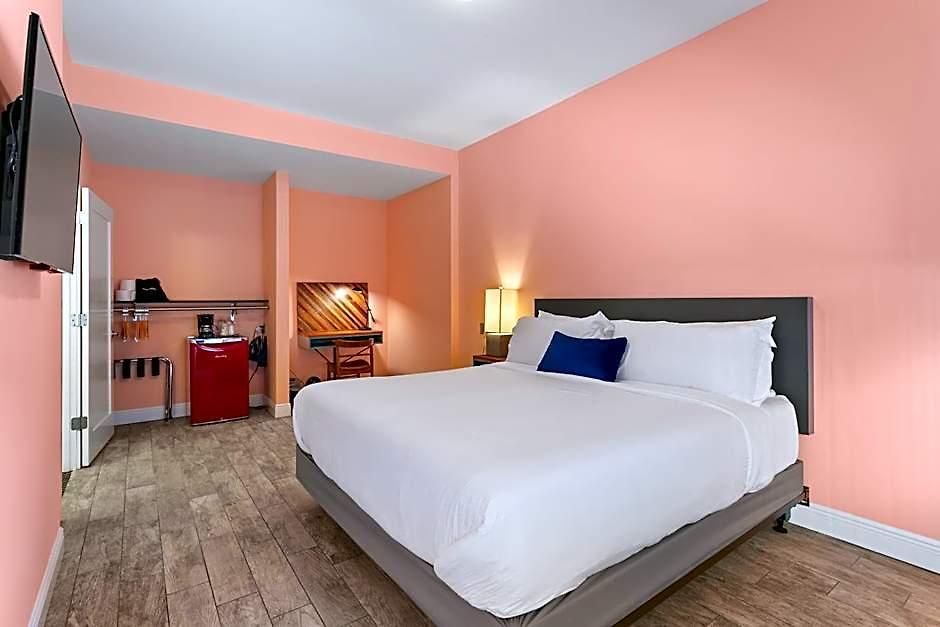 The Iris Hotel *