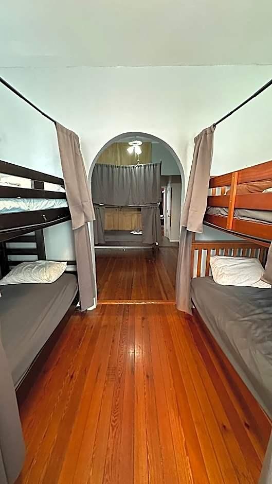 Madame Isabelle's House Hostel *