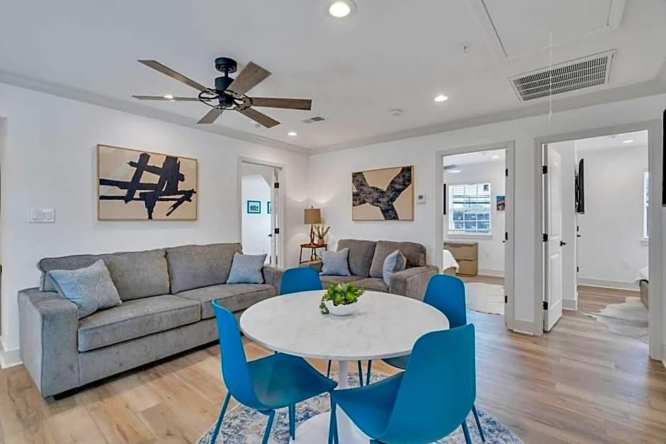 Spectacular Sleep 20 Near Fq W Pool