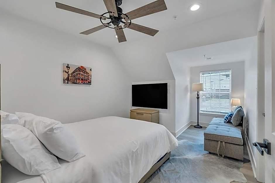 Spectacular Sleep 20 Near Fq W Pool