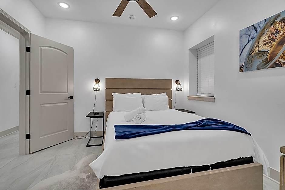 Hotel Sleeps 24-spacious Near Fq W Pool New Orleans