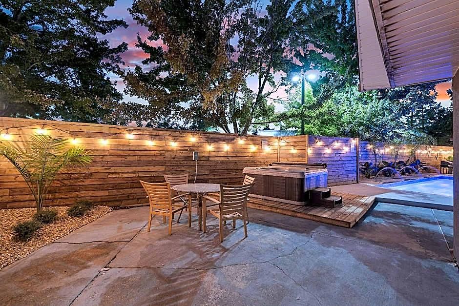 Hotel Sleeps 24-spacious Near Fq W Pool *