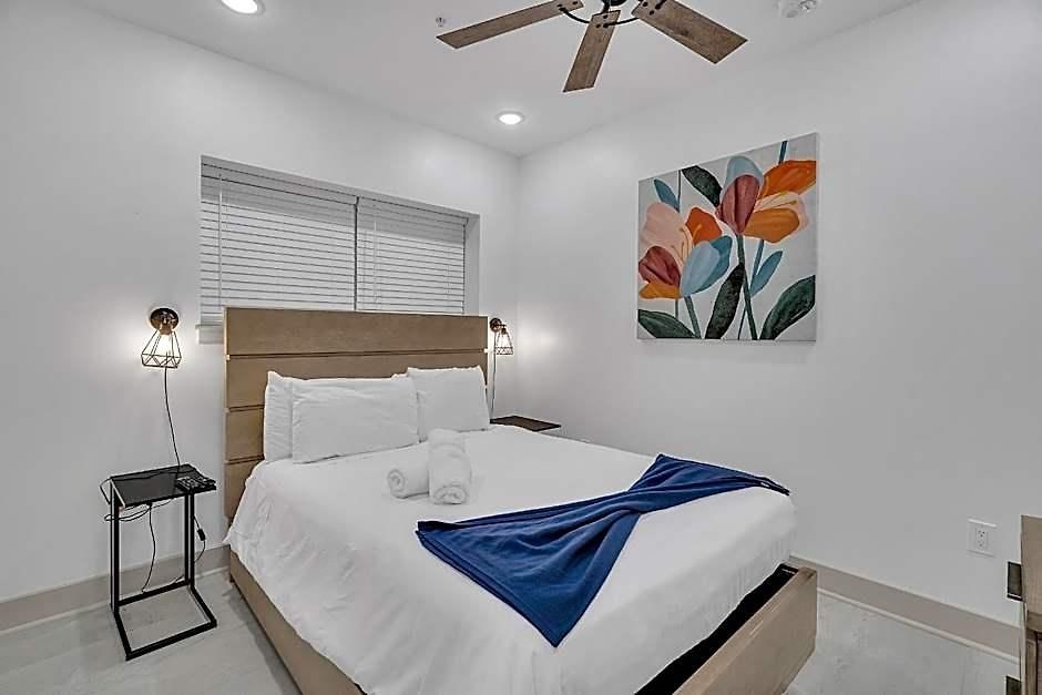 Sleeps 24-spacious Near Fq W Pool New Orleans
