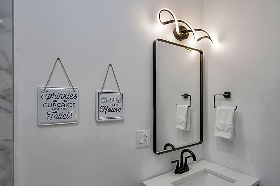 Hotel Sleeps 24-spacious Near Fq W Pool *