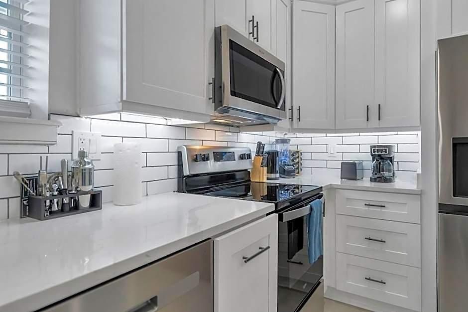 Sleeps 24-spacious Near Fq W Pool Hotel