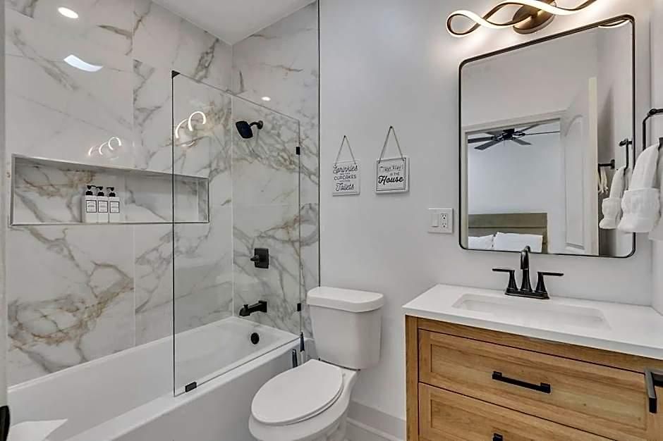Hotel Sleeps 24-spacious Near Fq W Pool *