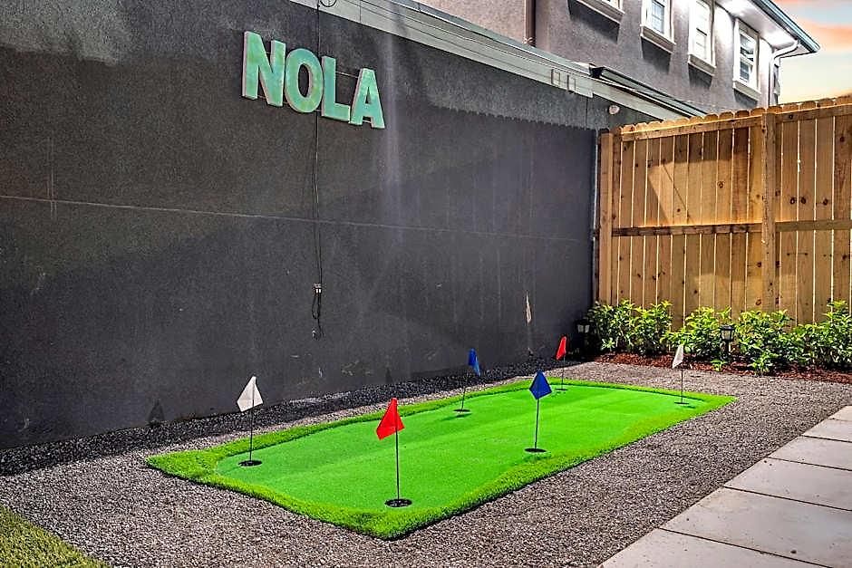 Sleeps 24-spacious Near Fq W Pool Hotel