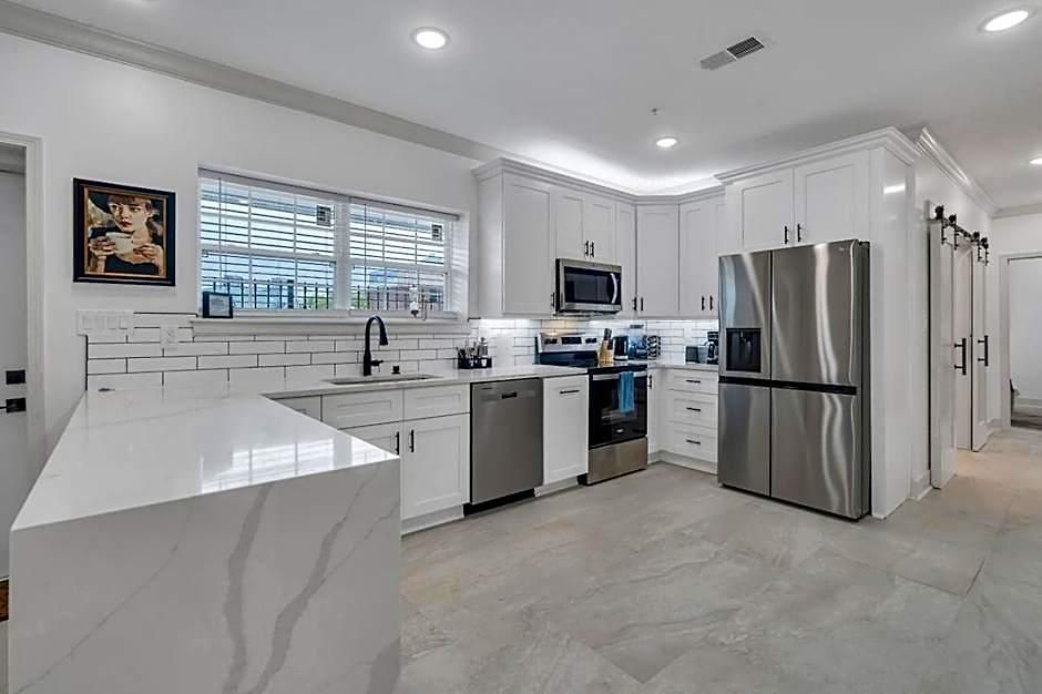 Sleeps 24-spacious Near Fq W Pool New Orleans